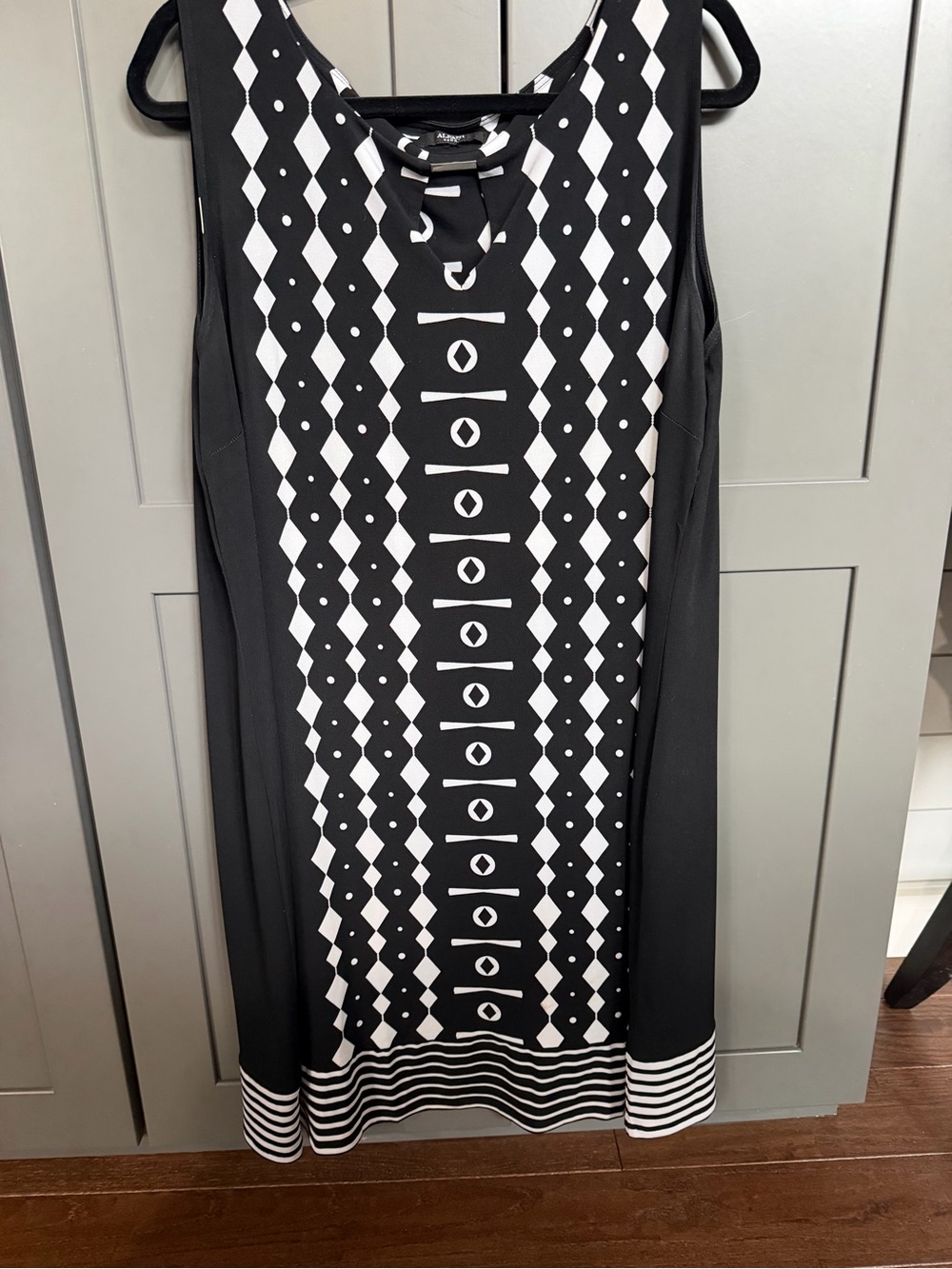 Alfani Black and White Geometric Sleeveless Shift Dress